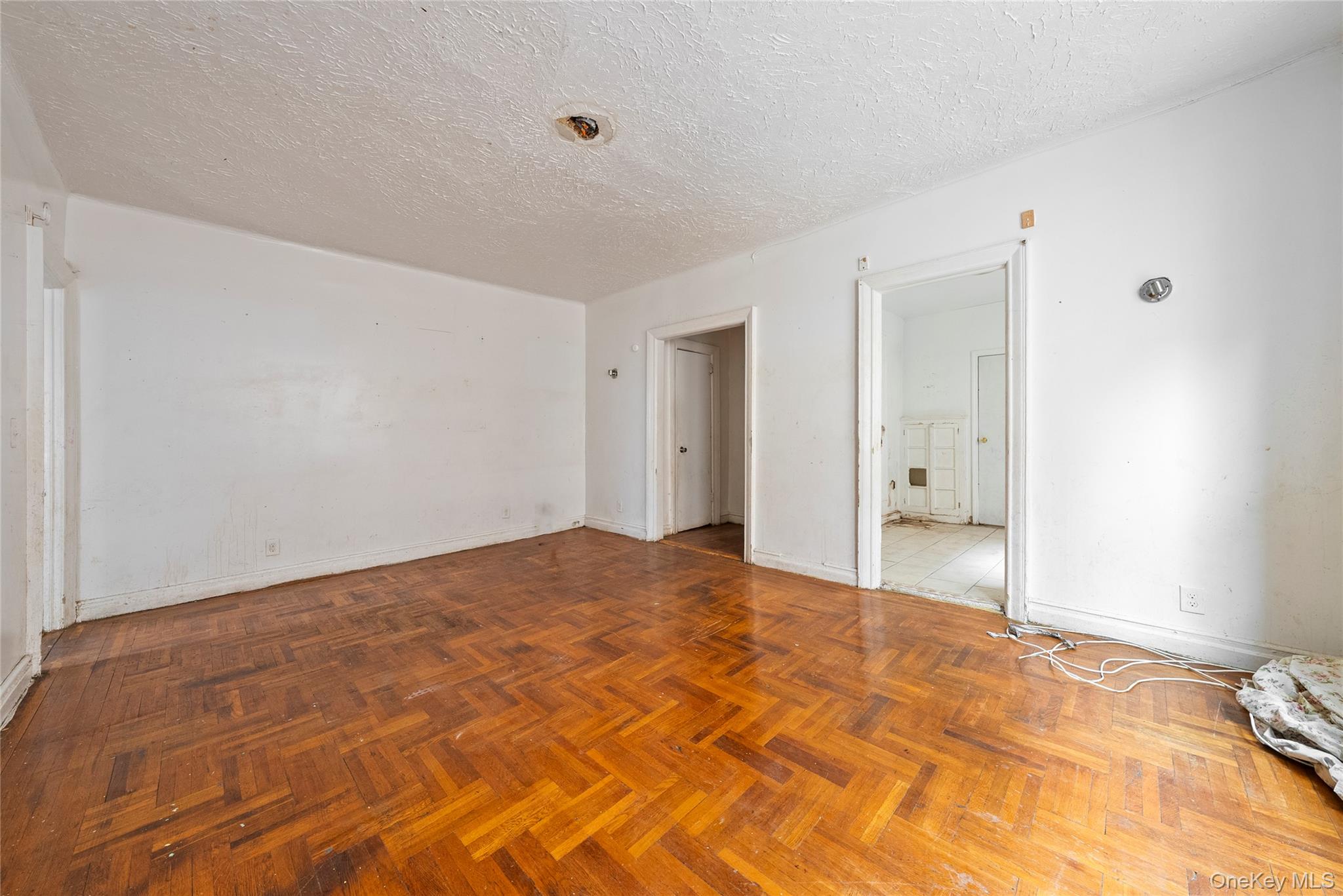 1715 Nelson Avenue 4h Property Photo 3