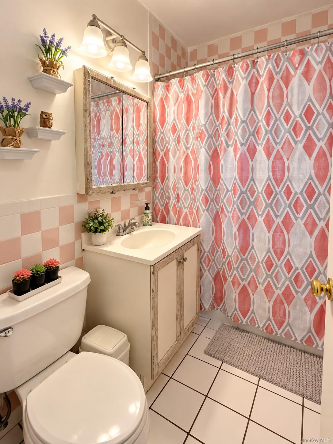 653 Saint Lawrence Avenue Property Photo 8