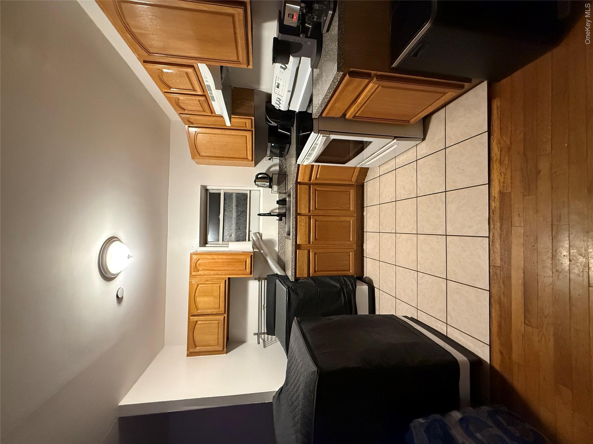 653 Saint Lawrence Avenue Property Photo 15