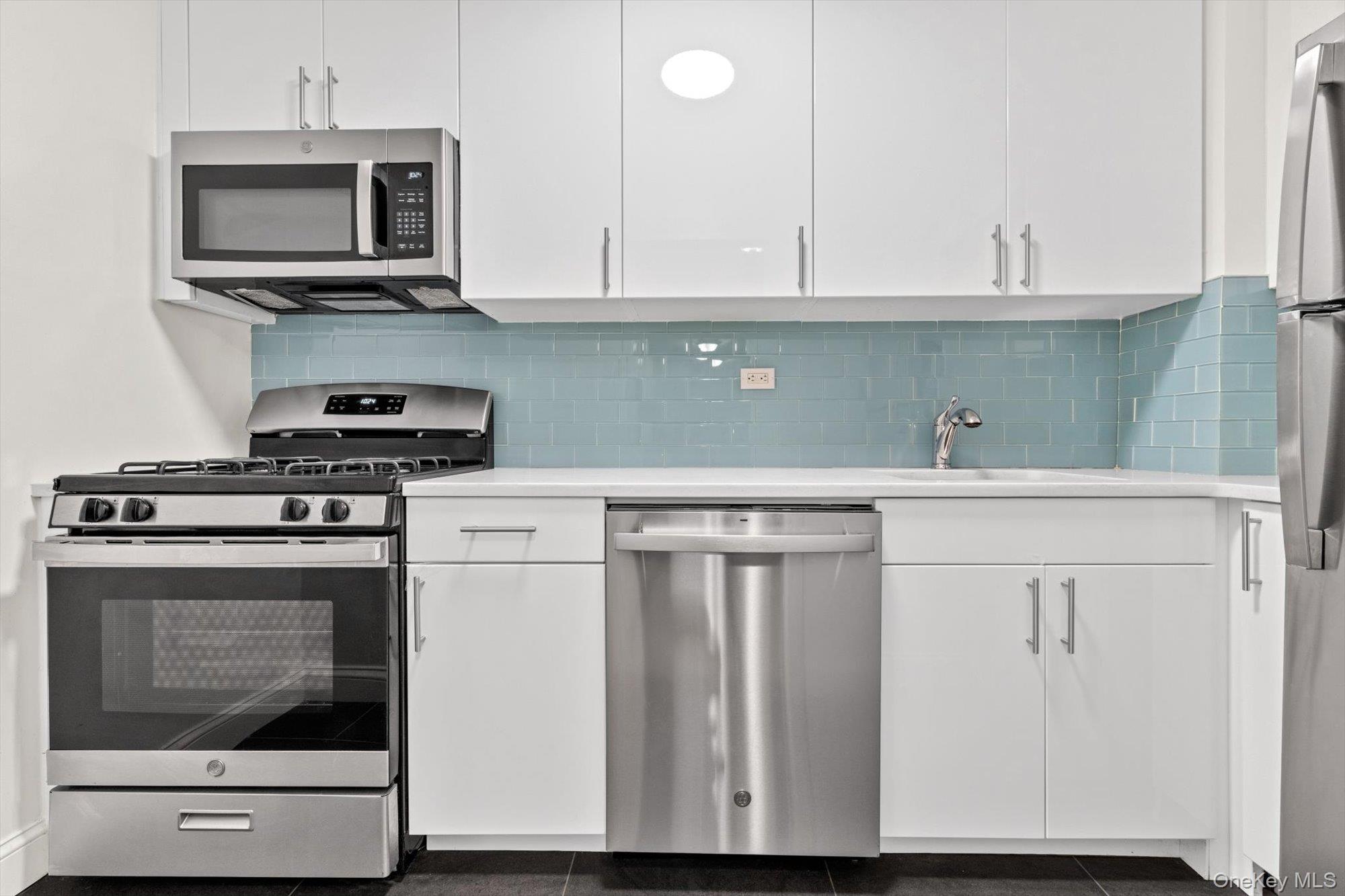 125-10 Queens Boulevard 606 Property Photo 8