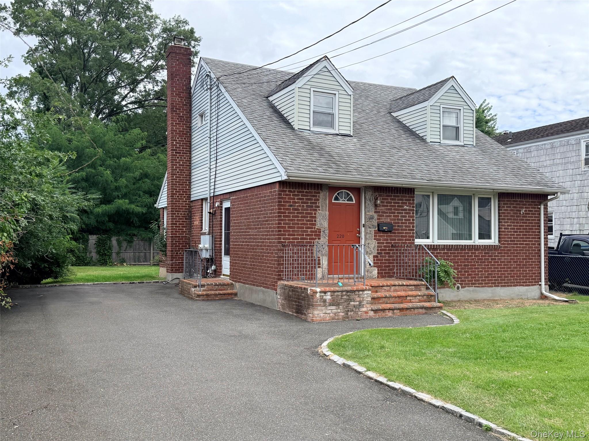 220 Manhattan Avenue 1 Property Photo 2