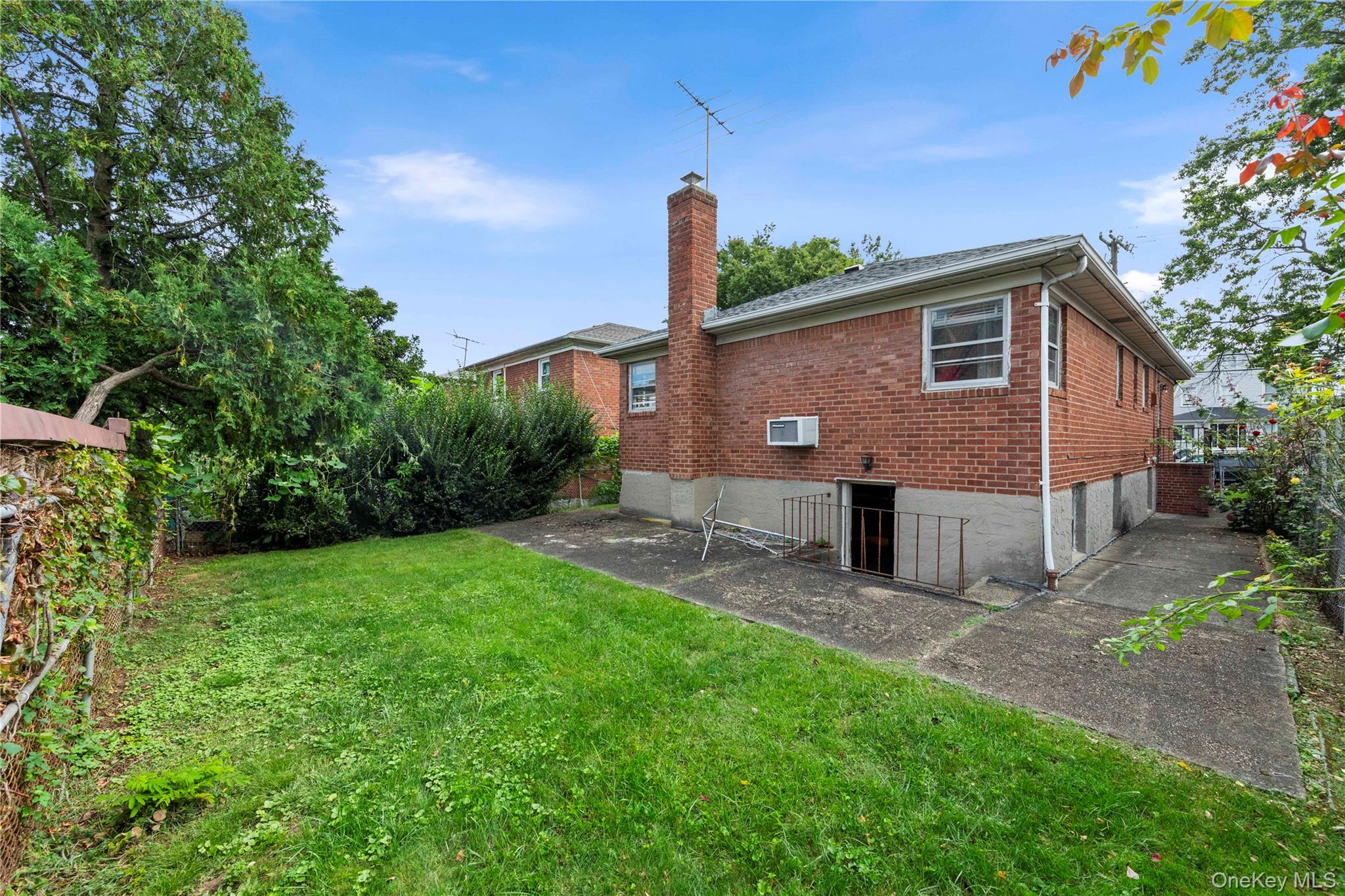 4362 167th Street Property Photo 4
