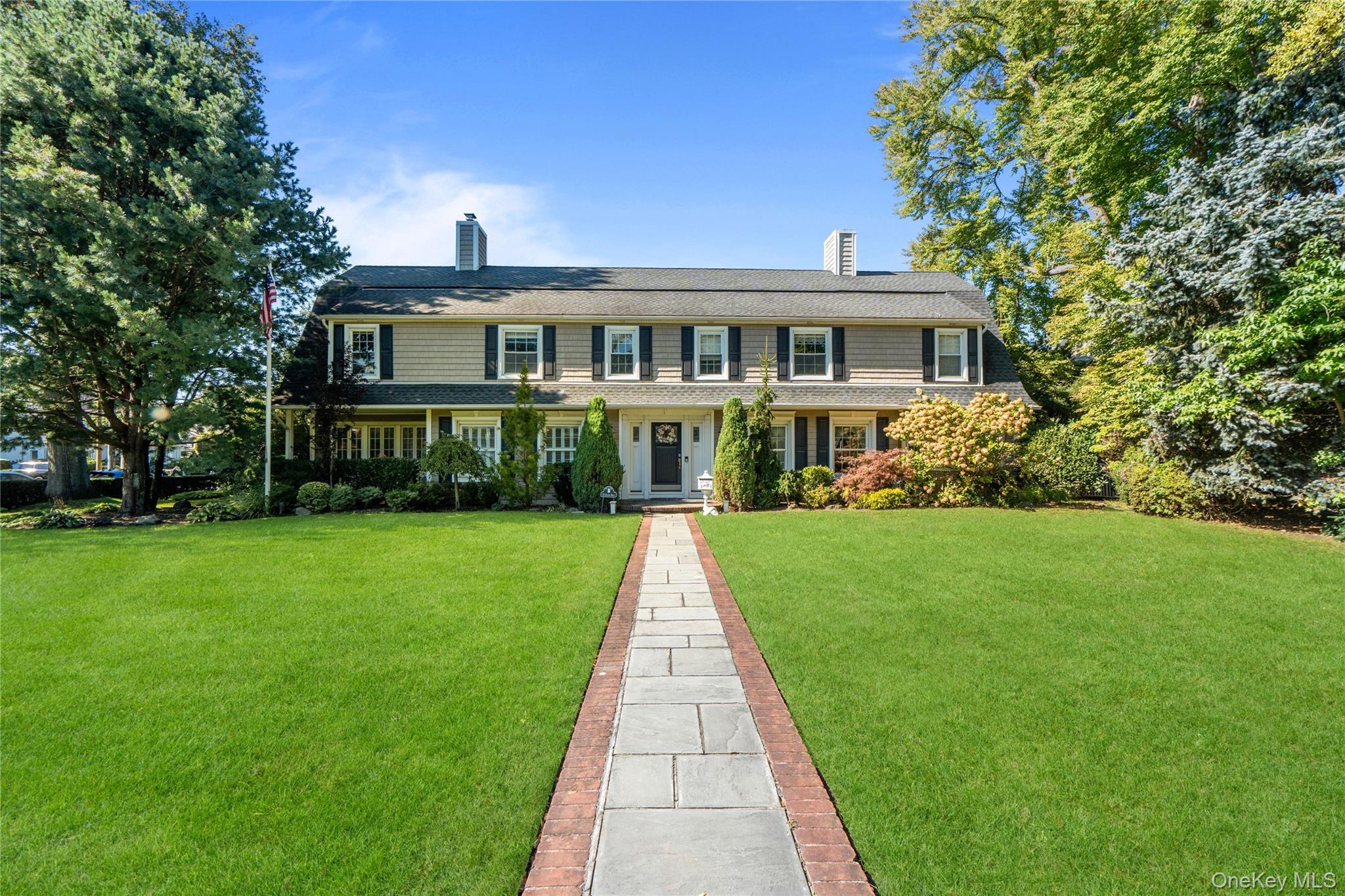 22 Nassau Boulevard Property Photo 1