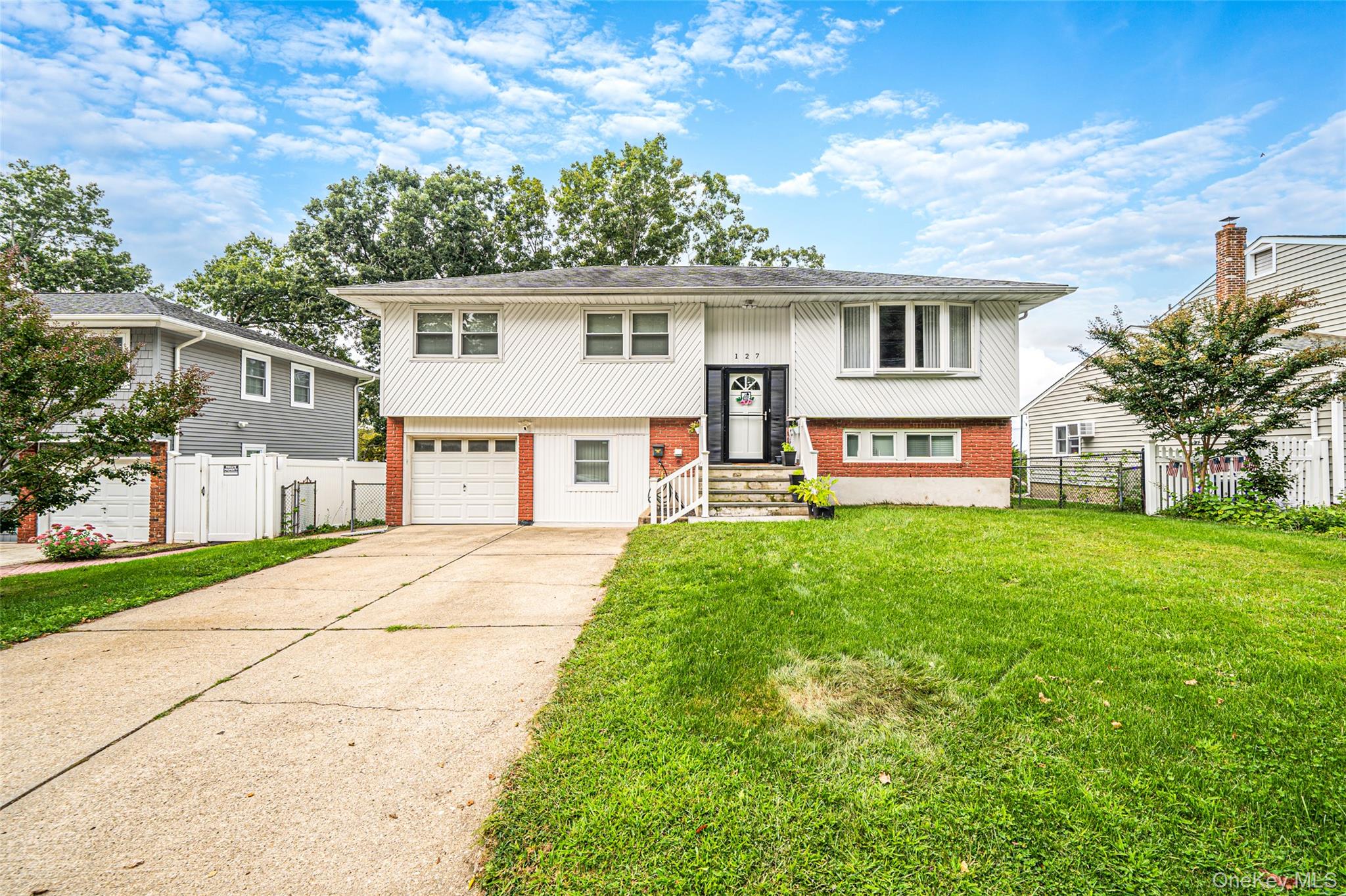 127 Iceland Drive Property Photo 1