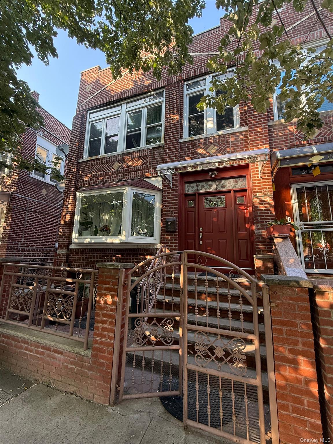 685 Essex Street Property Photo 1