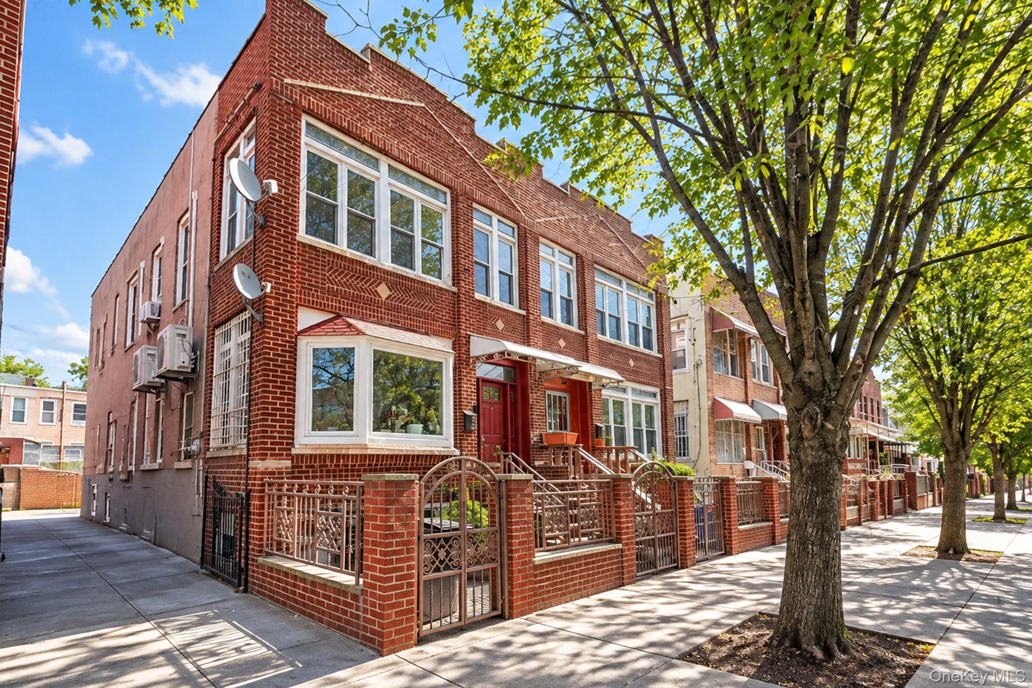 685 Essex Street Property Photo 1