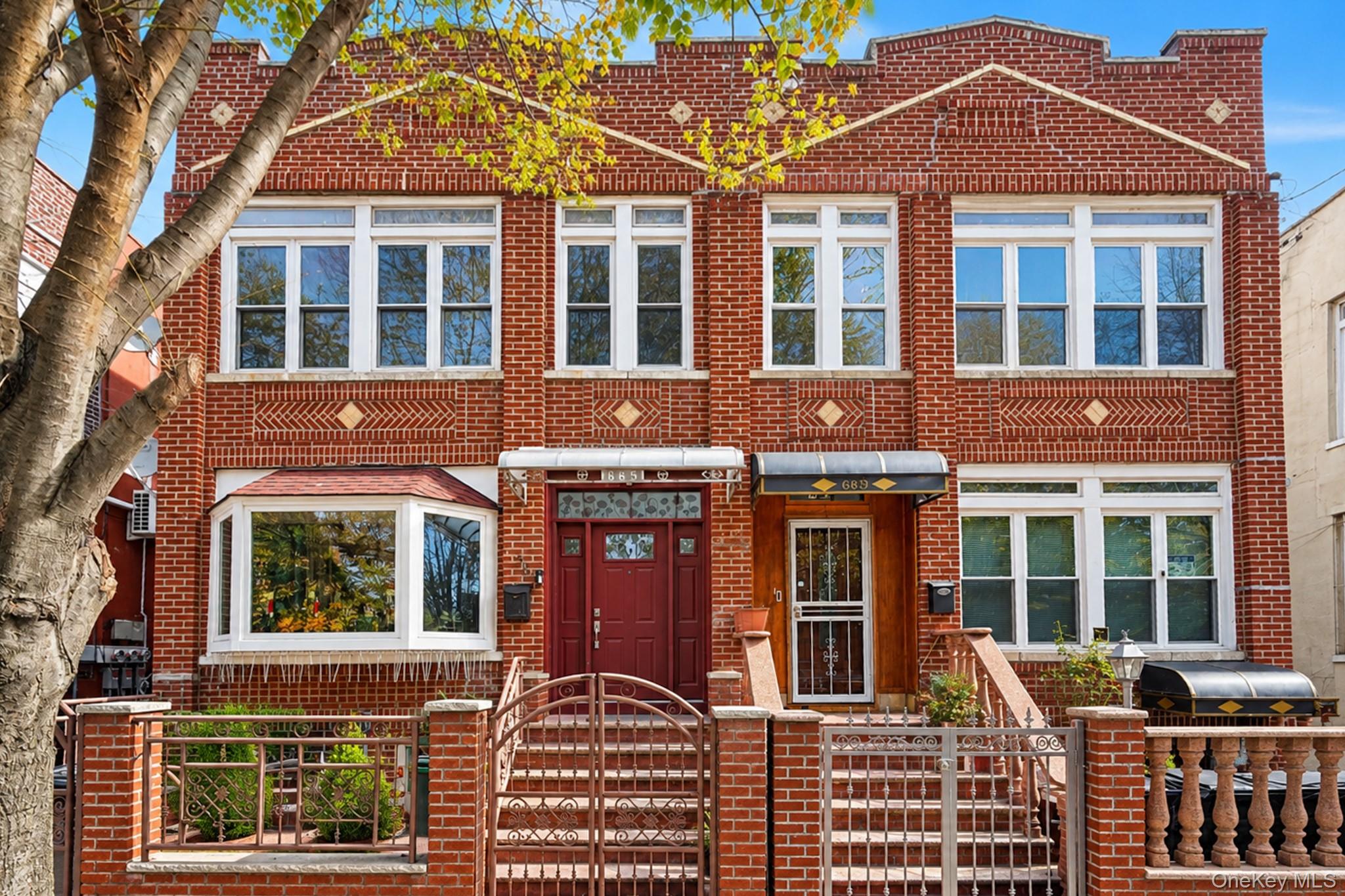 685 Essex Street Property Photo 3