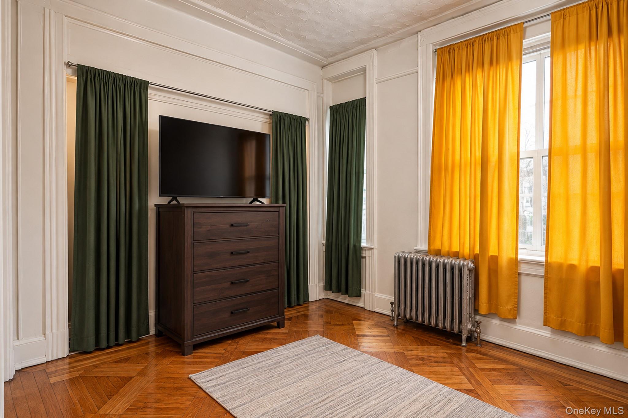 685 Essex Street Property Photo 5