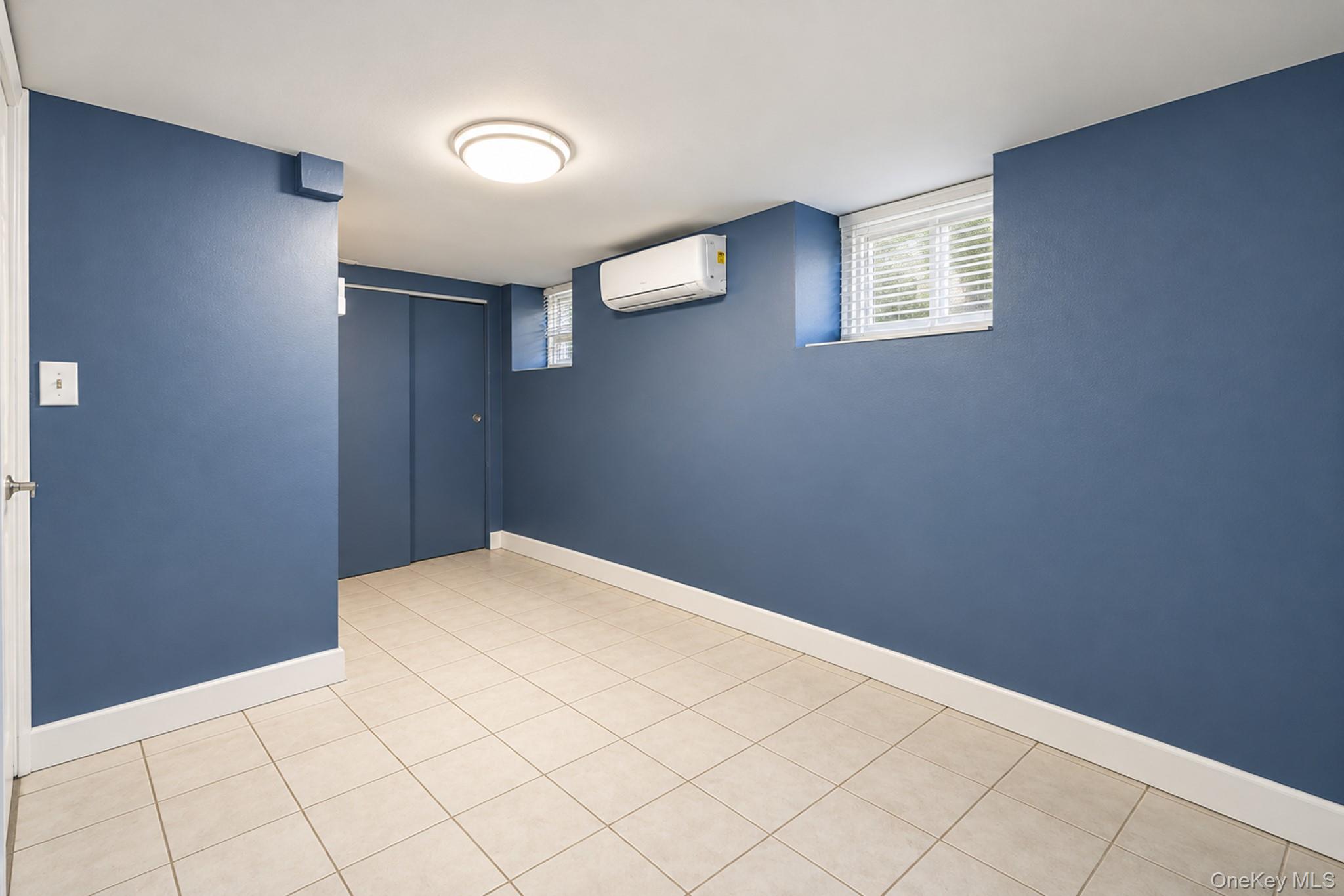 685 Essex Street Property Photo 14