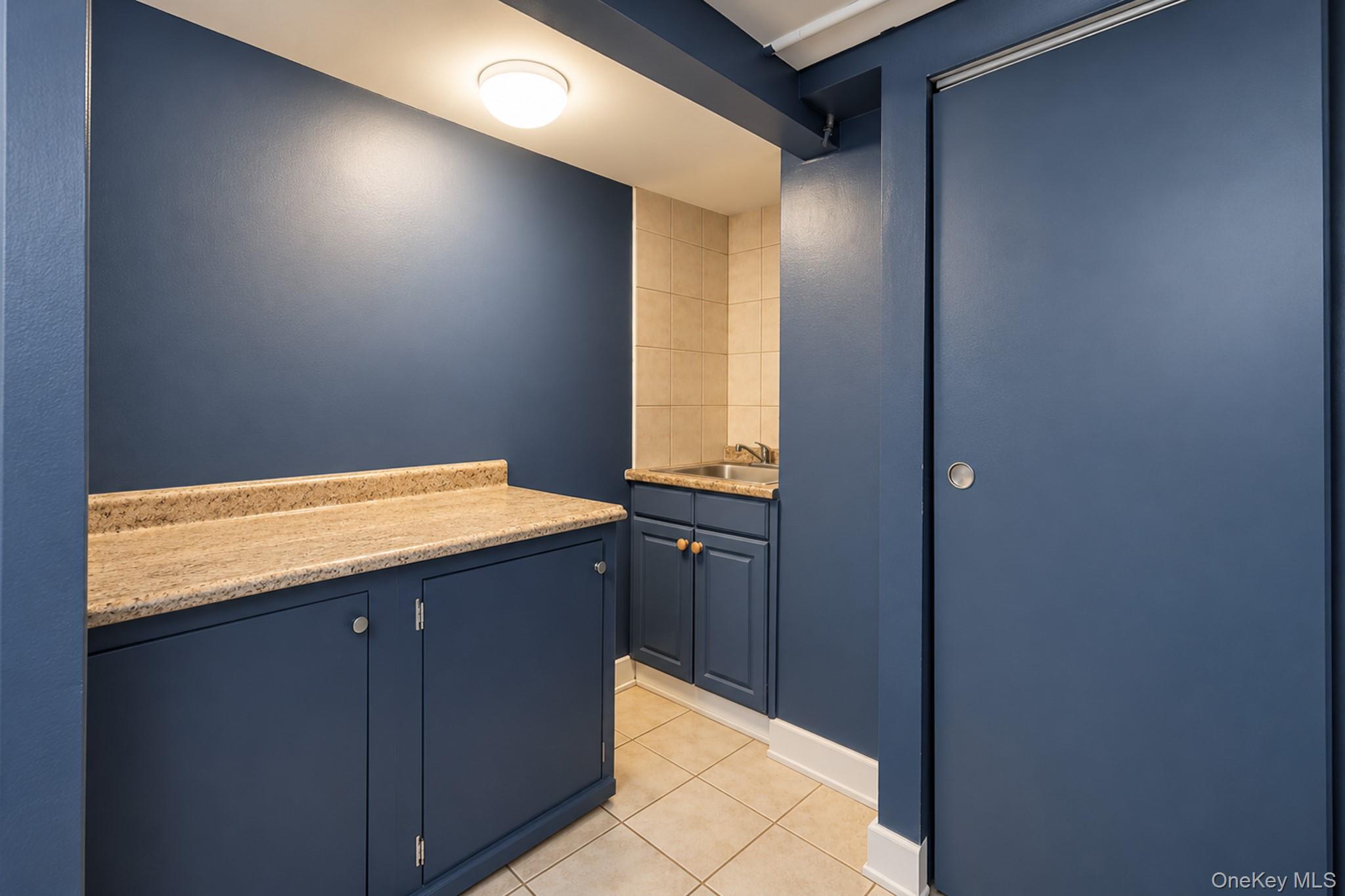 685 Essex Street Property Photo 15