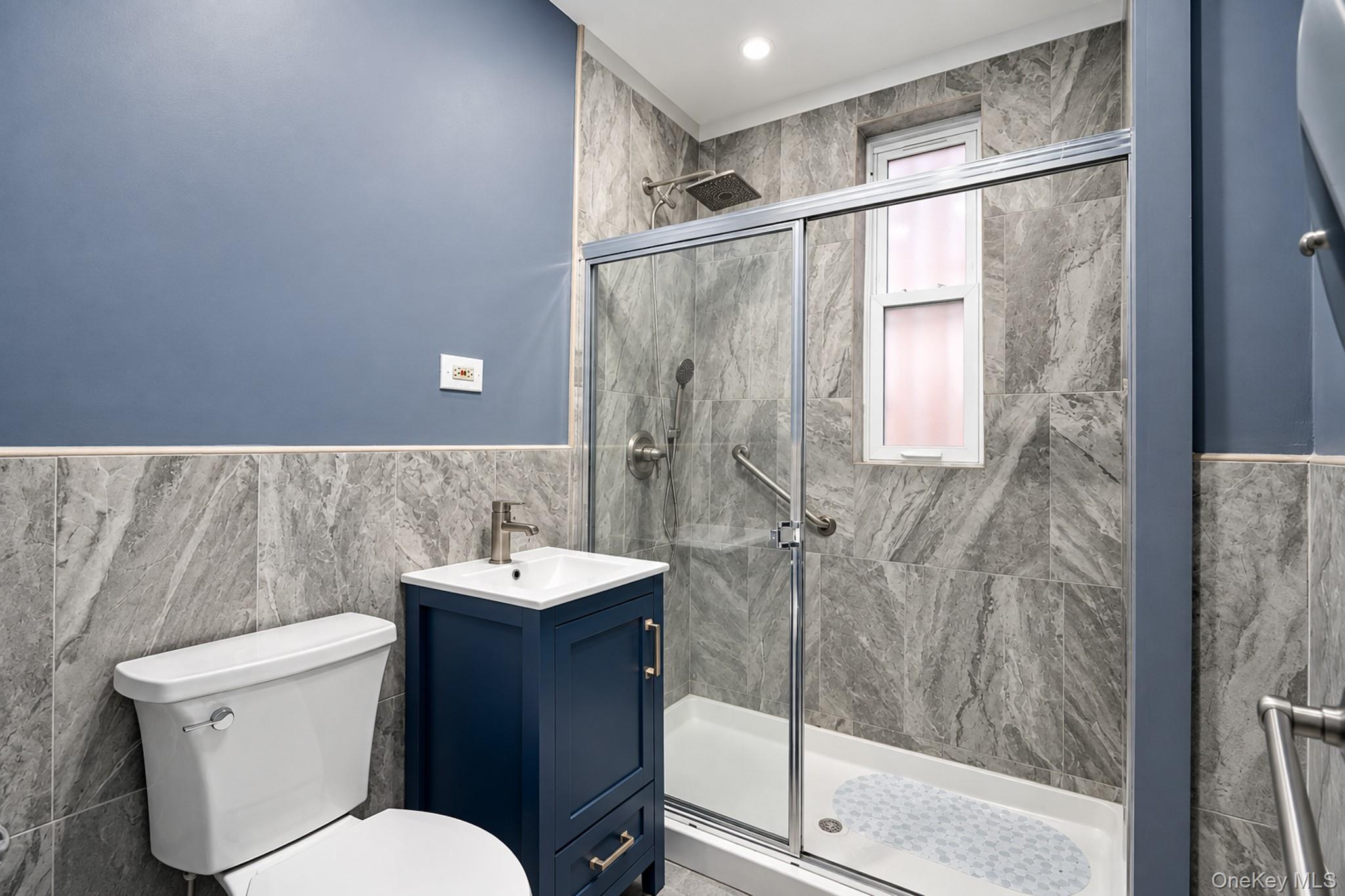 685 Essex Street Property Photo 18