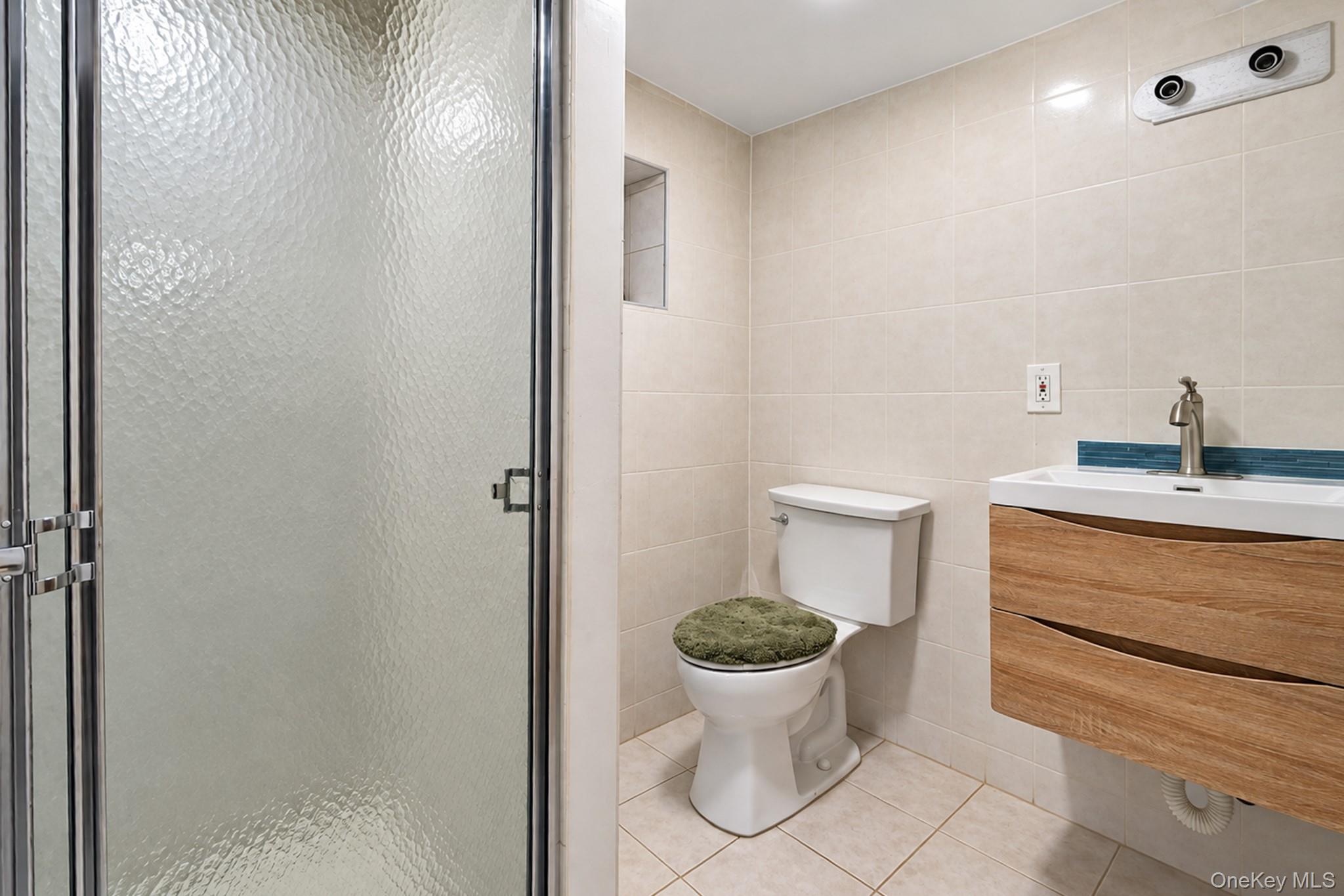 685 Essex Street Property Photo 20