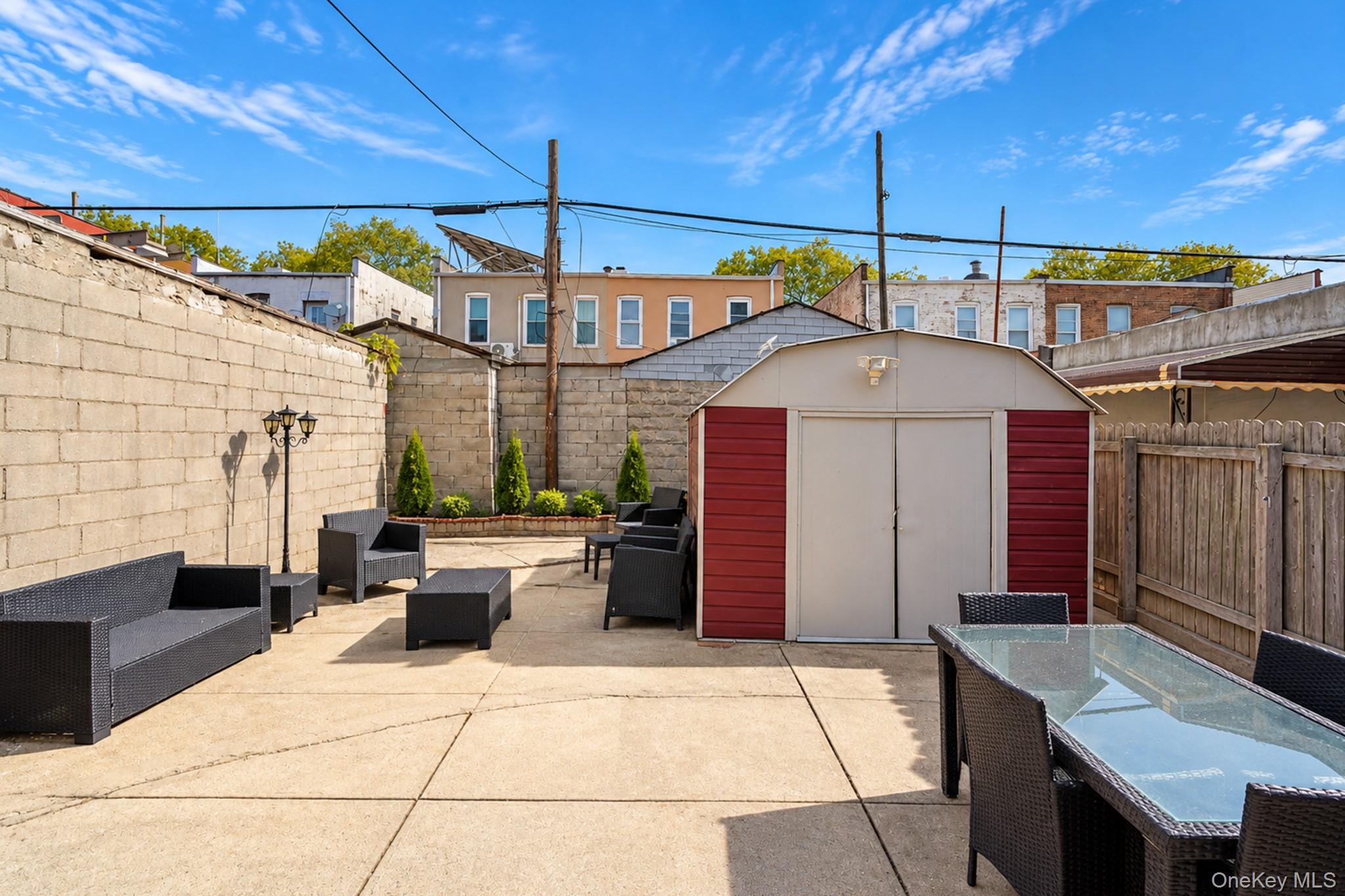 685 Essex Street Property Photo 24