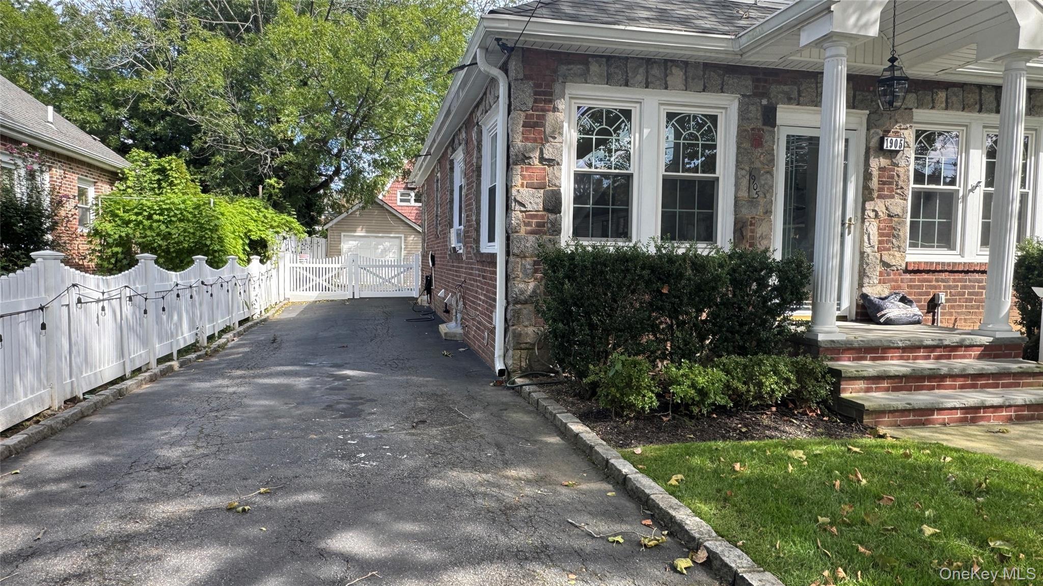 1905 Bryant Place Property Photo 9