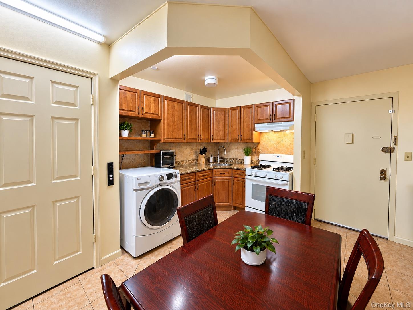 2135 Crotona Avenue 2b Property Photo 3