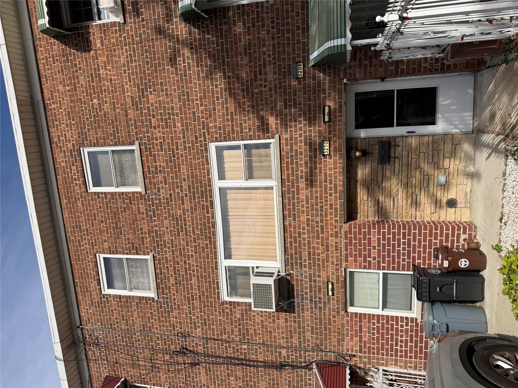 3210 Tenbroeck Avenue Property Photo 2