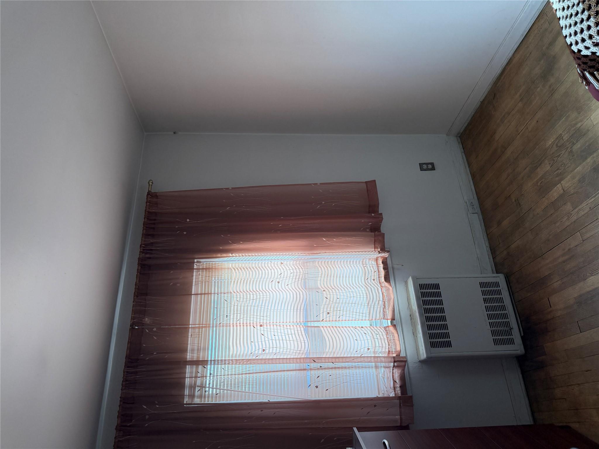 3210 Tenbroeck Avenue Property Photo 4