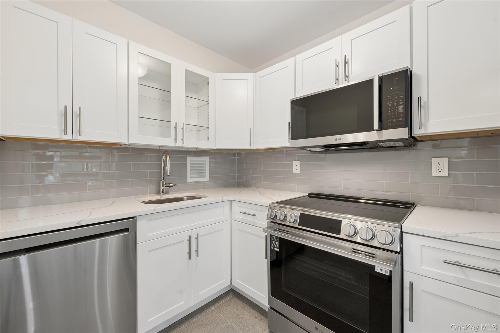 166-26 Powells Cove Boulevard 3d Property Photo 6