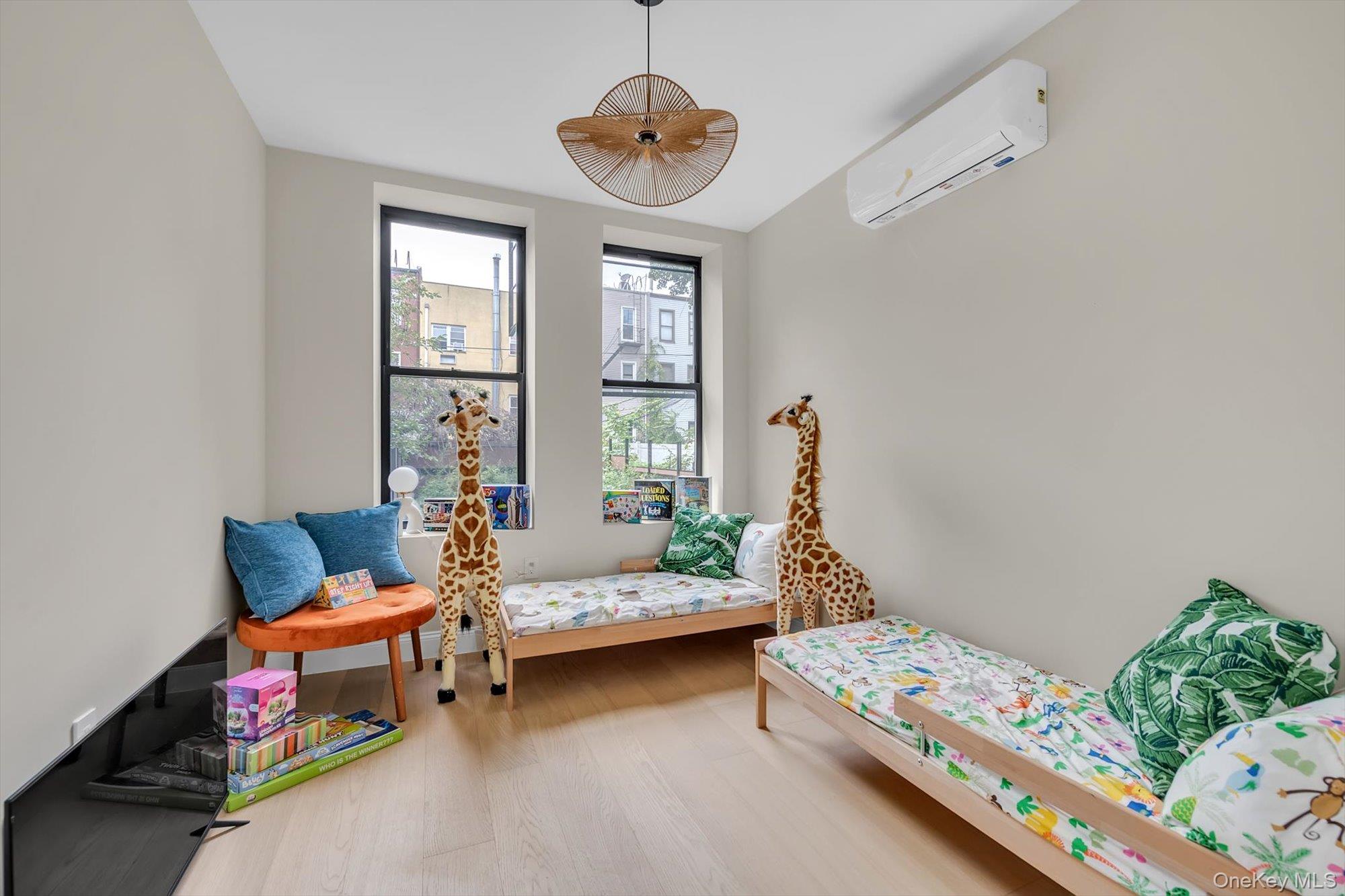 1045 Jefferson Avenue Property Photo 7