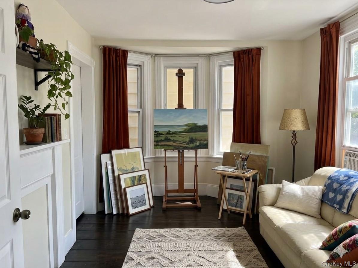 169 Beekman Avenue 3 Property Photo 4