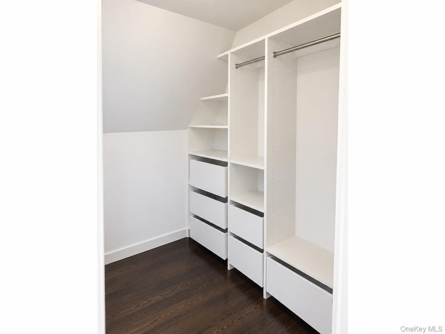 169 Beekman Avenue 3 Property Photo 14