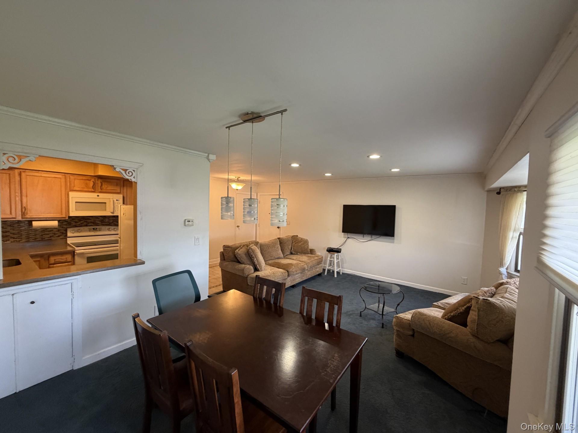 18l Hastings Court Property Photo 2