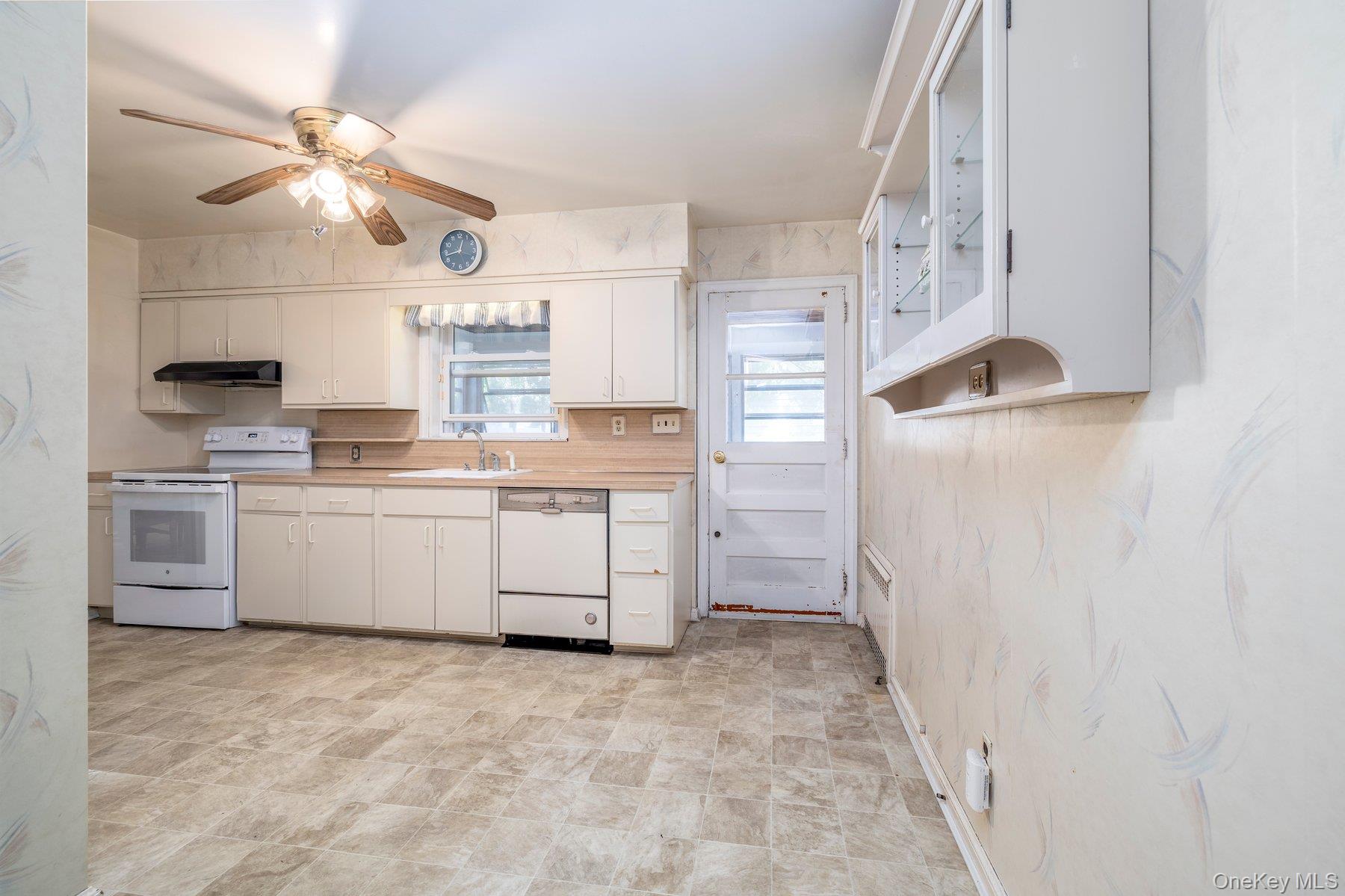 175 E Carpenter Street Property Photo 12