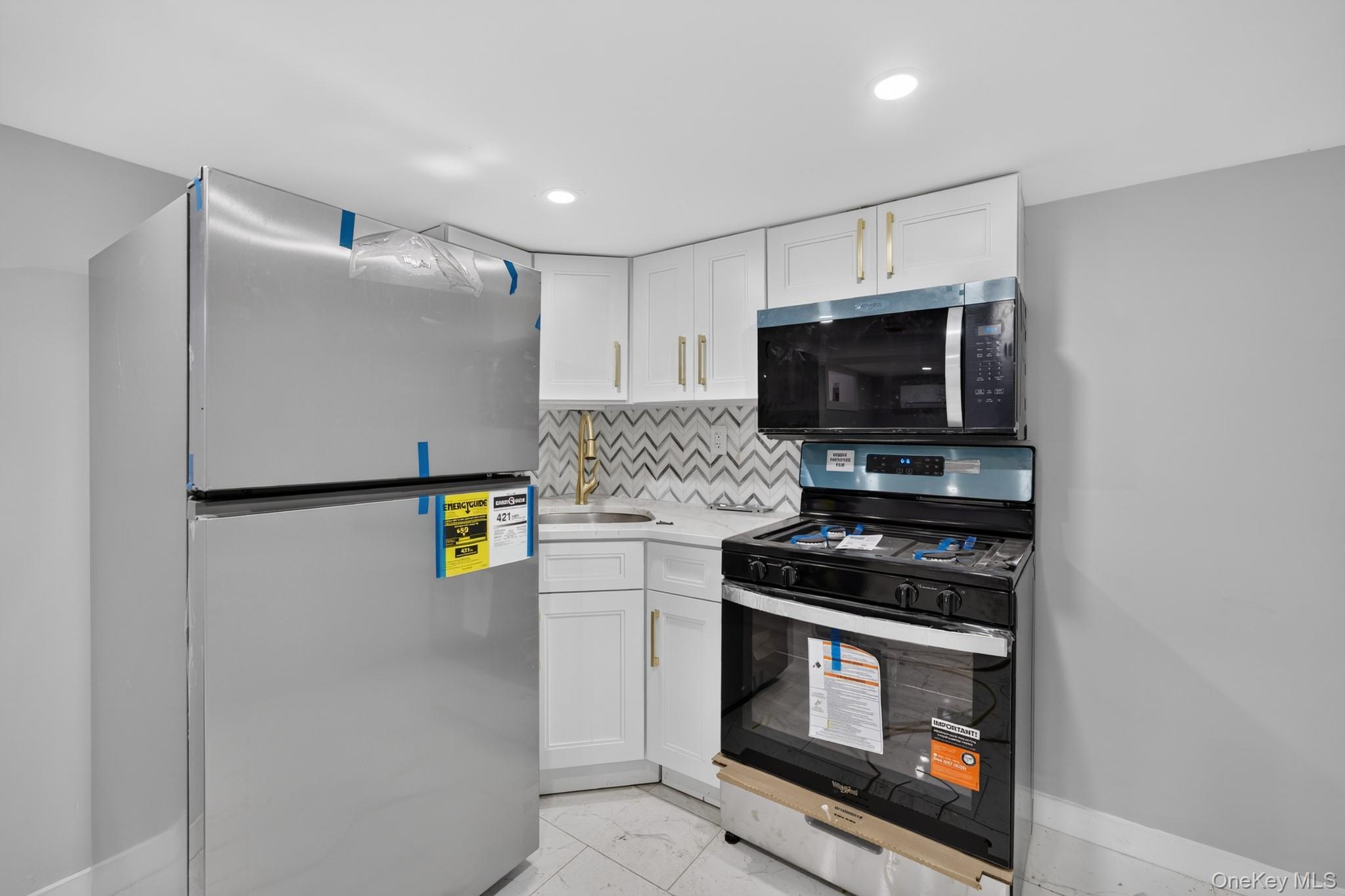777 E 225th Street Property Photo 11