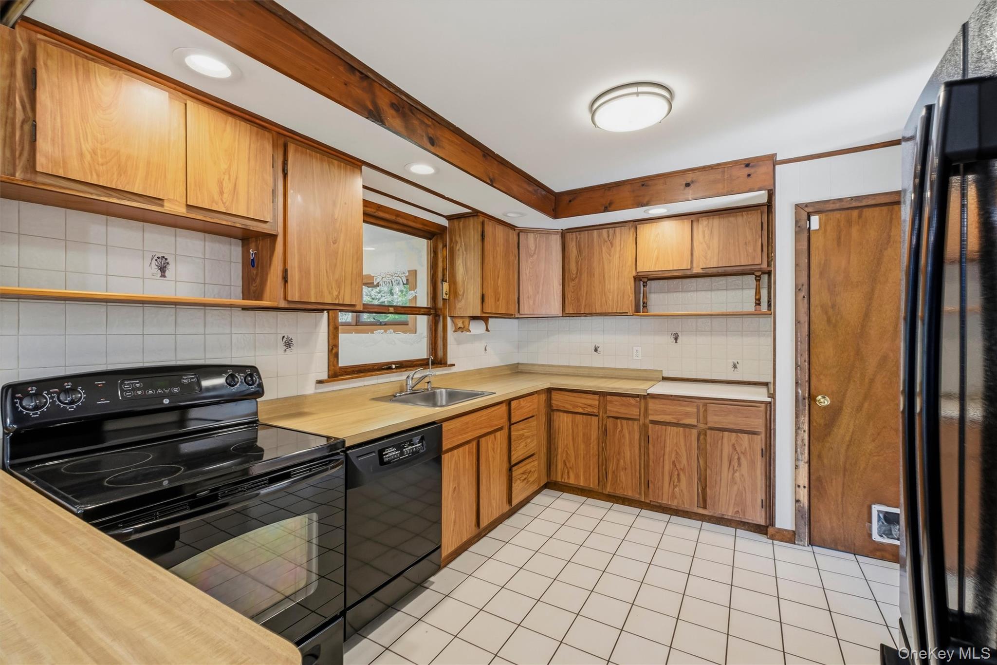 8 Claudia Lane Property Photo 12