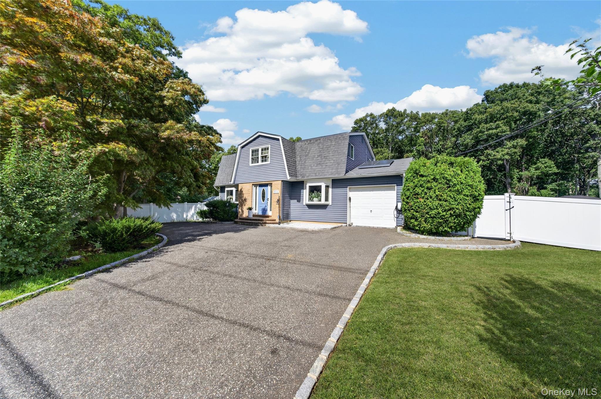 815 Expressway Drive Property Photo 3