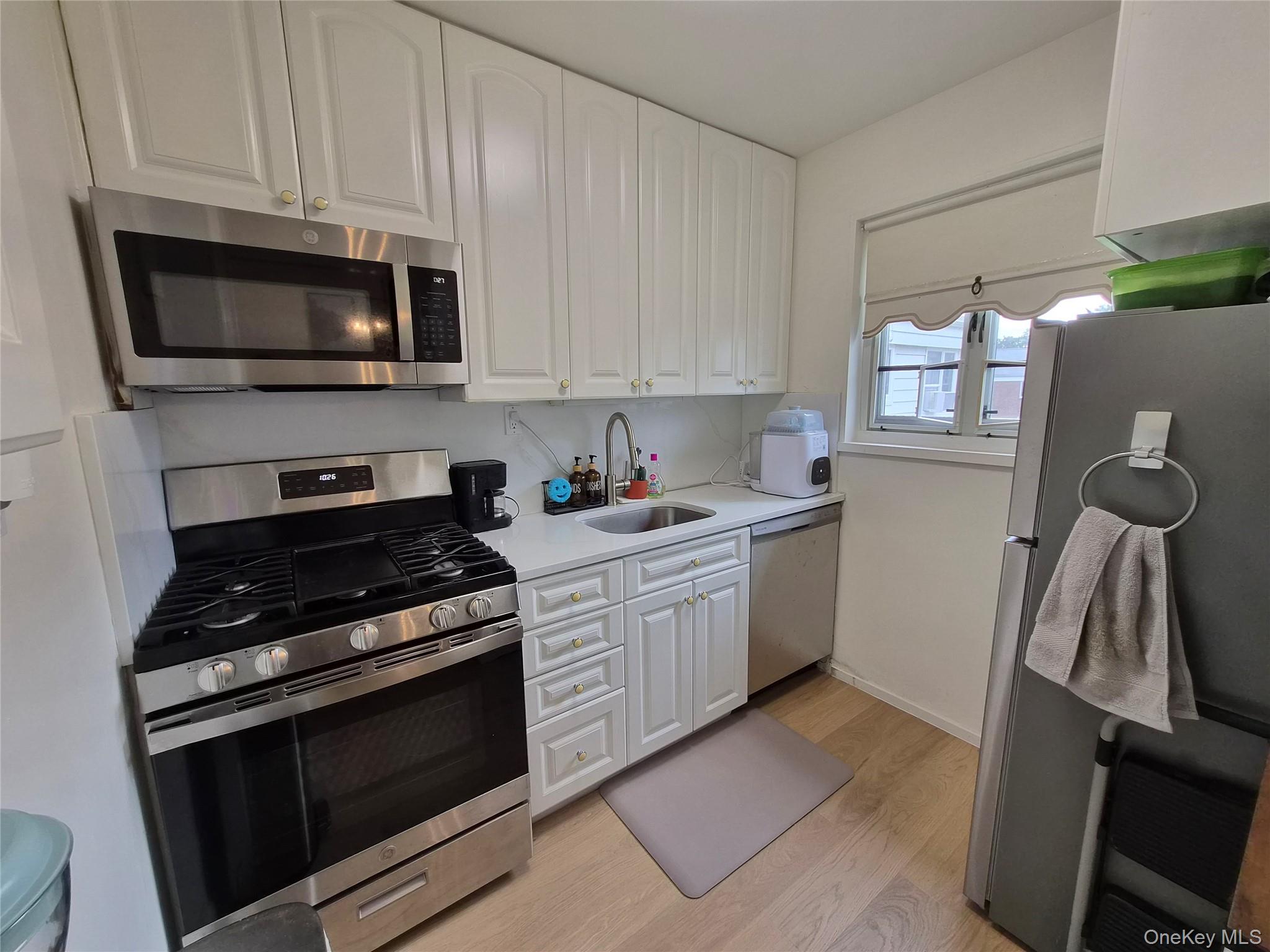 227-08 Hillside Avenue Upper Property Photo 25