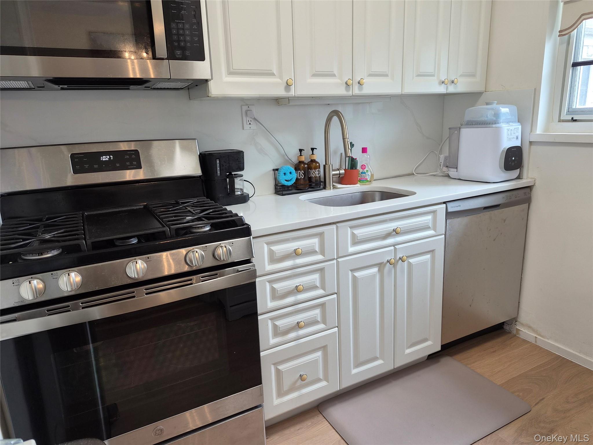 227-08 Hillside Avenue Upper Property Photo 27