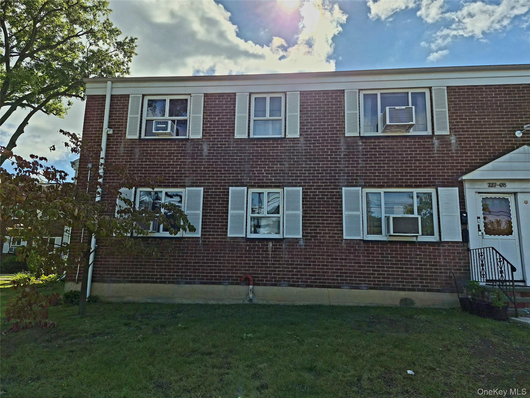 227-08 Hillside Avenue Upper Property Photo 45