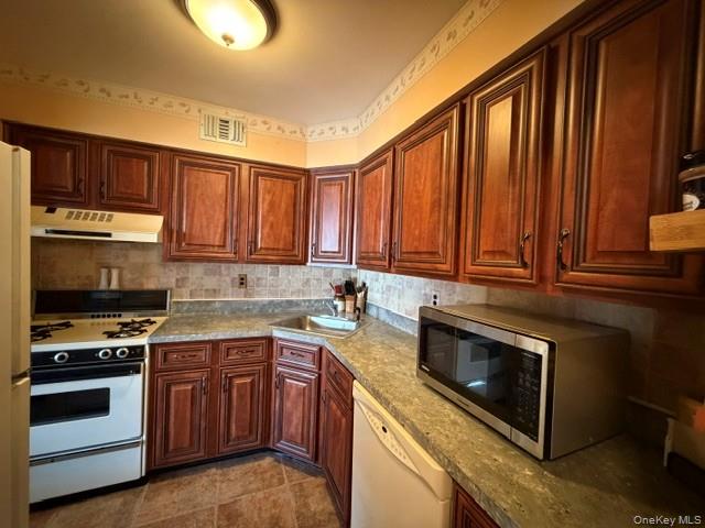 196 Fairview Circle Property Photo 3