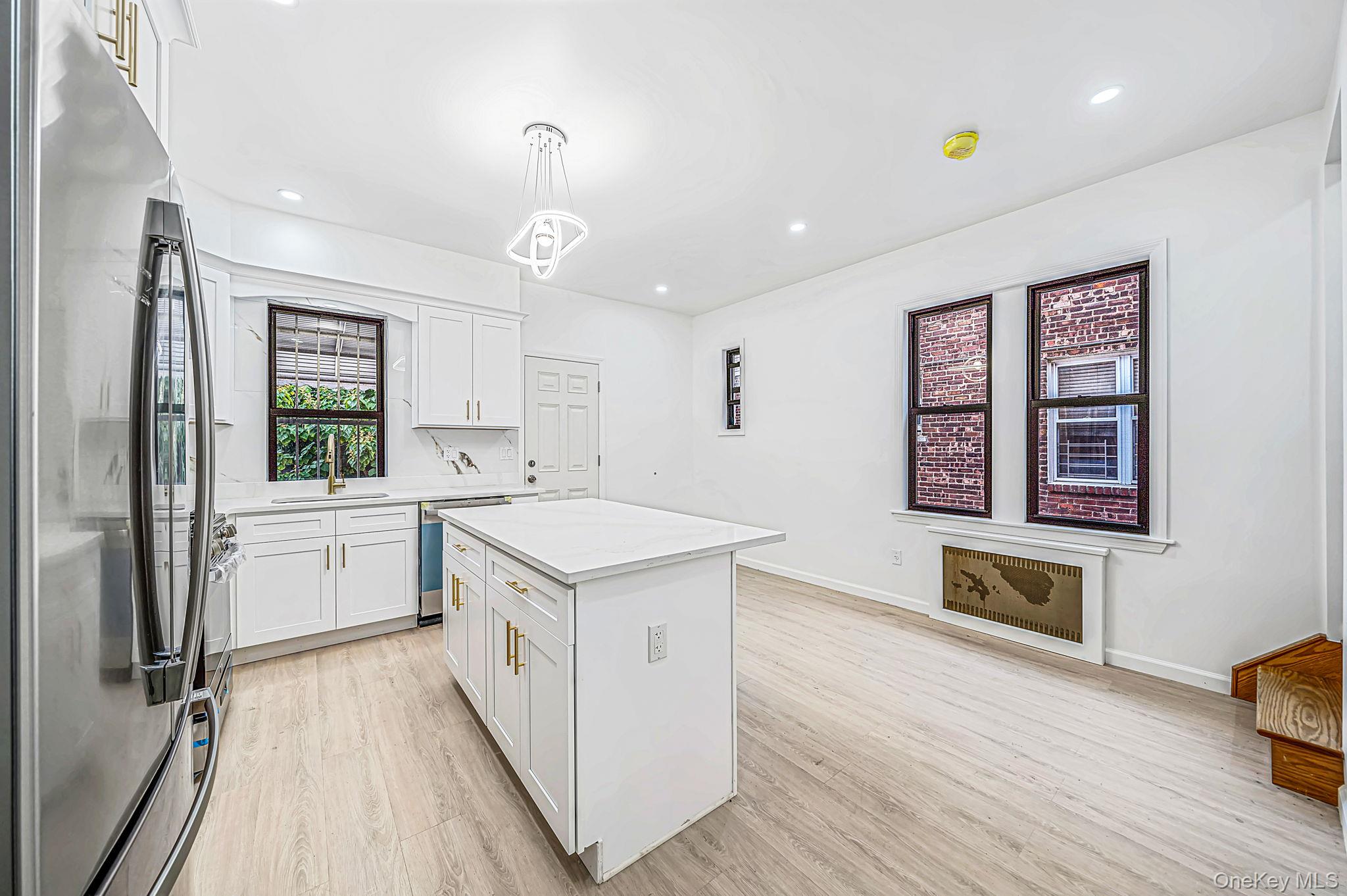 53 E 59th Street Property Photo 3