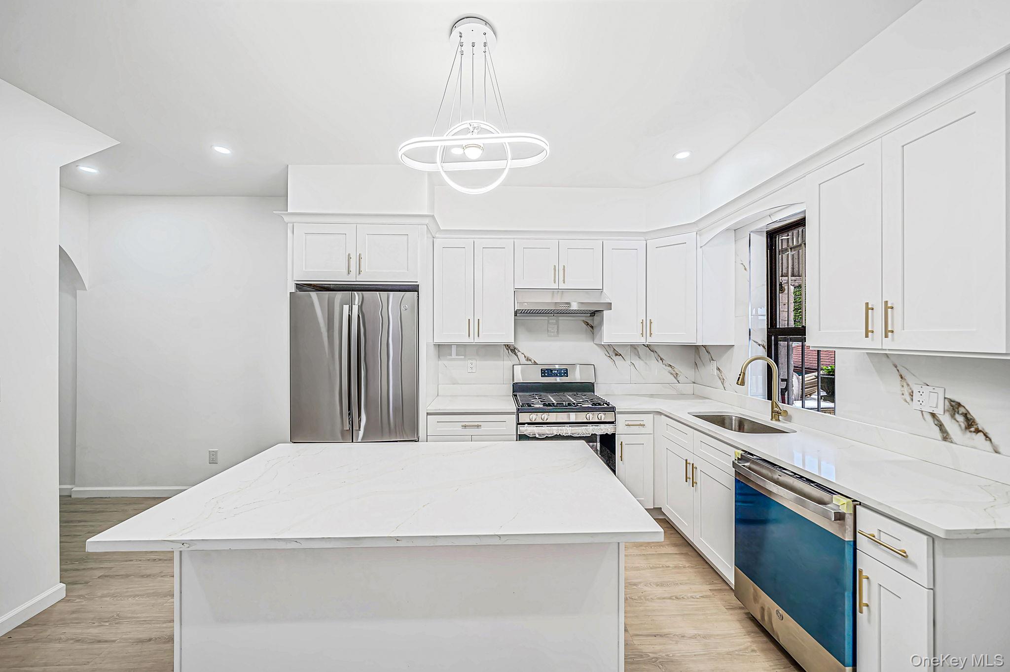53 E 59th Street Property Photo 4