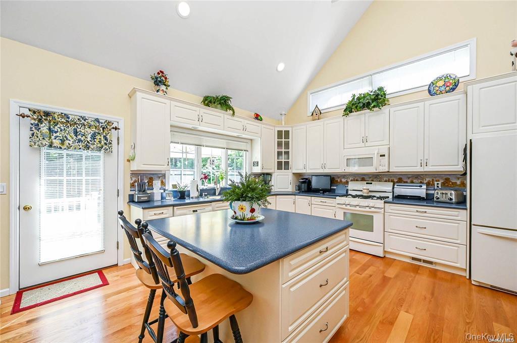 828 Pondview Road Property Photo 10