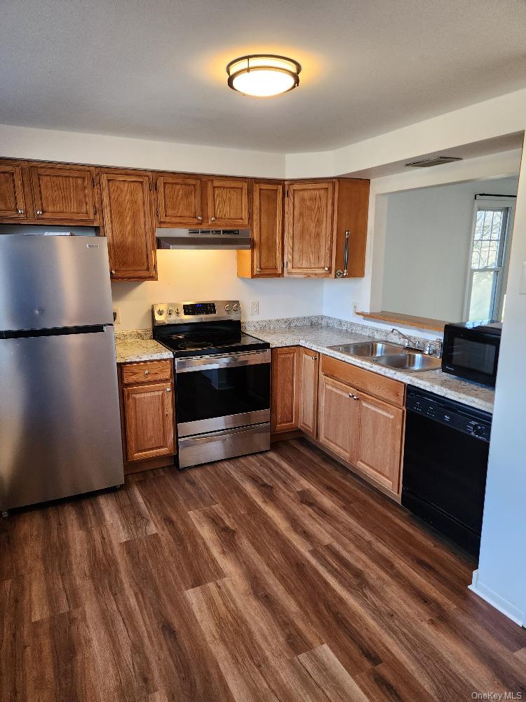 16 Harbor Hill Court Property Photo 3