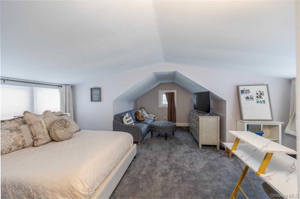 18 Yale Place Property Photo 12