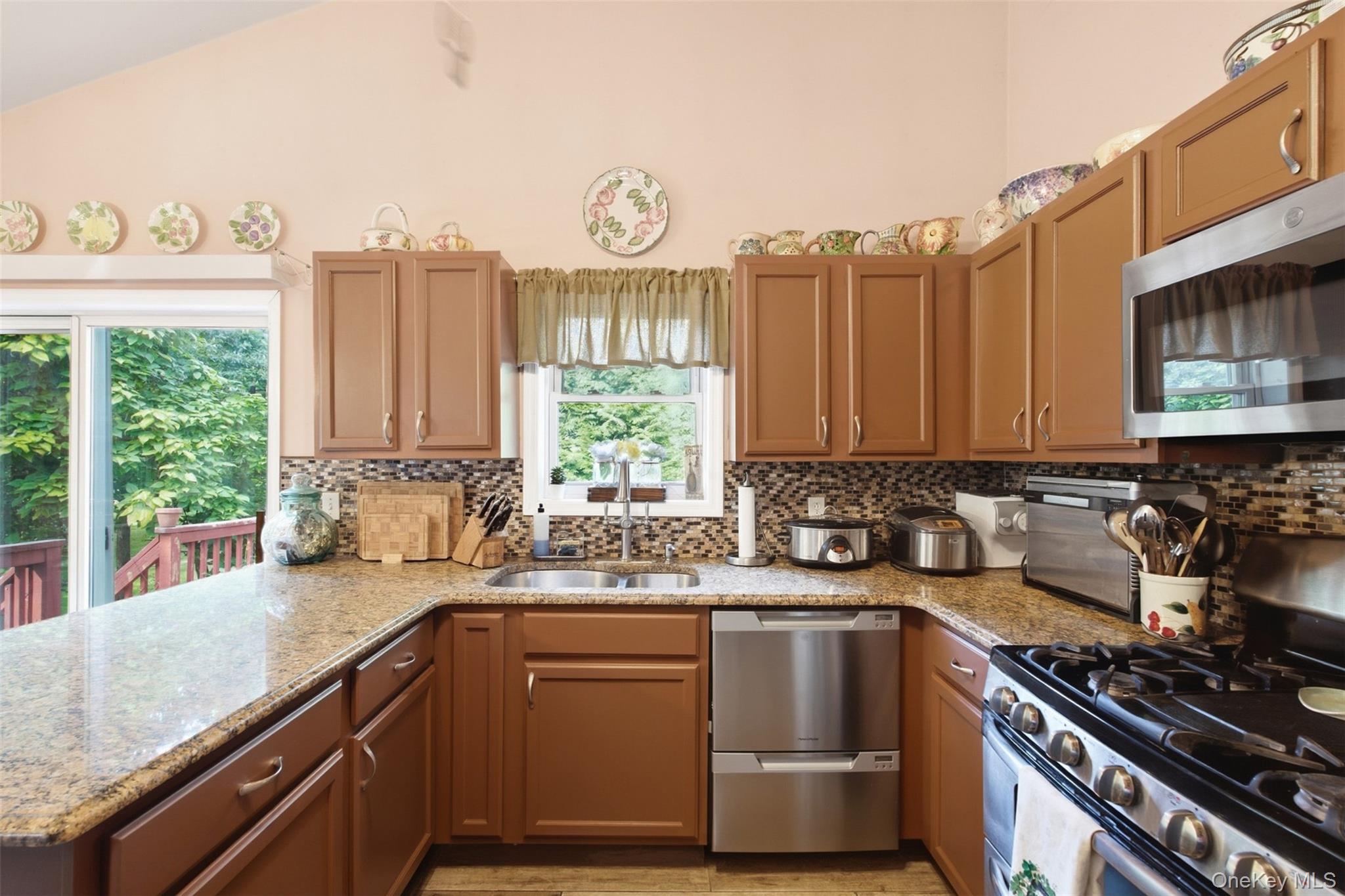 15 Aron Court Property Photo 10