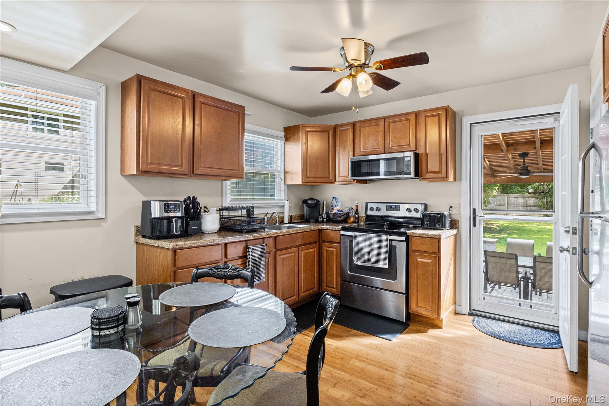 294 Deer Road Property Photo 12