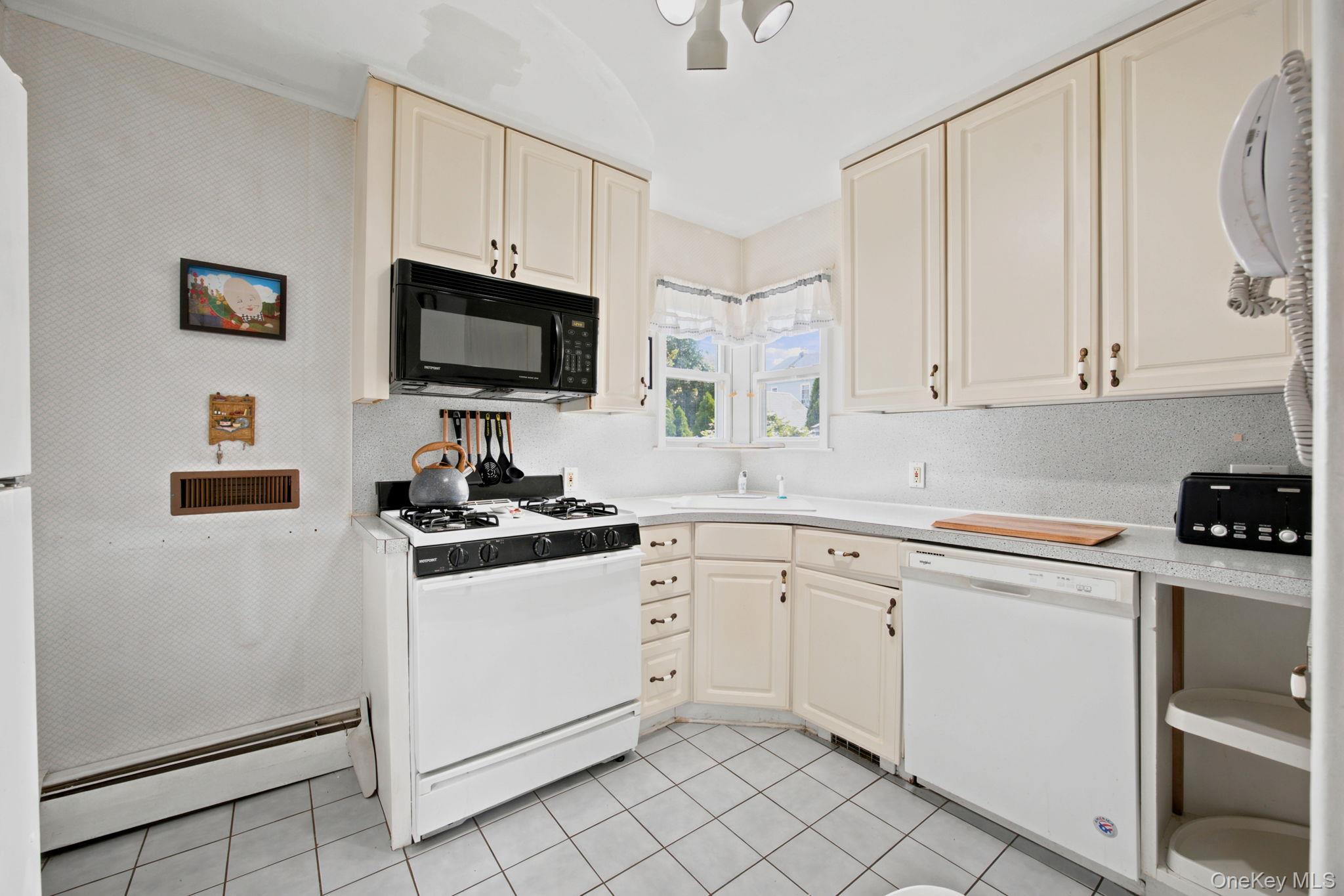 27 South Drive Property Photo 6