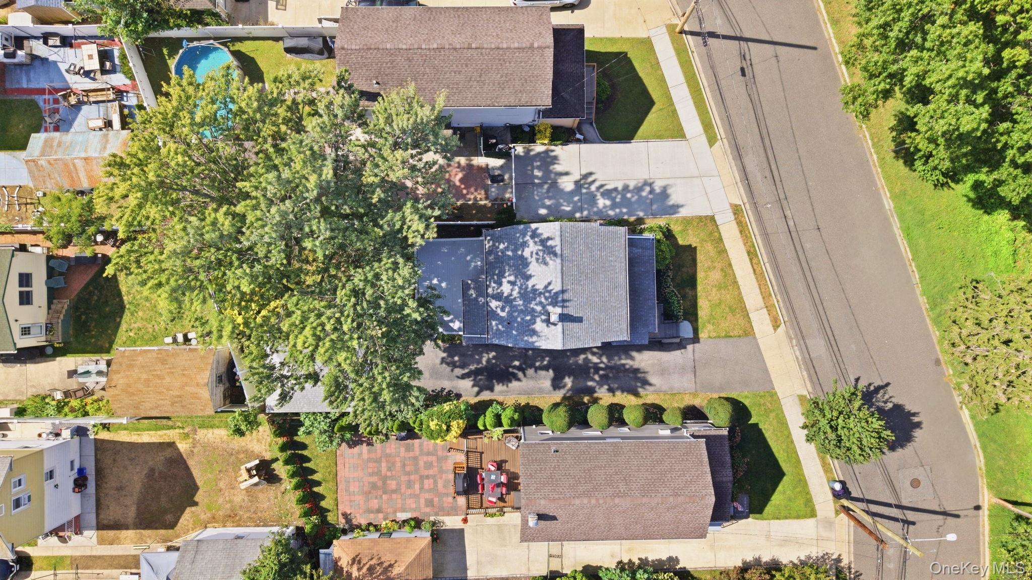 27 South Drive Property Photo 22