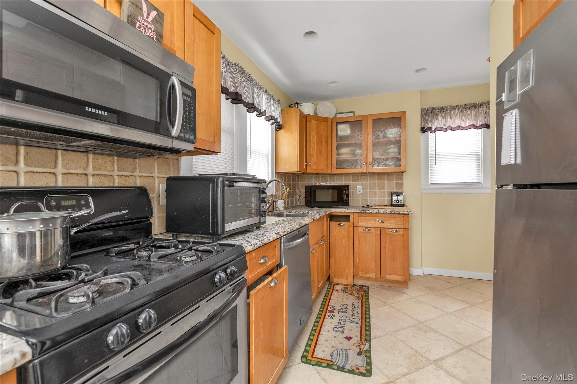 52 Syracuse Street Property Photo 7