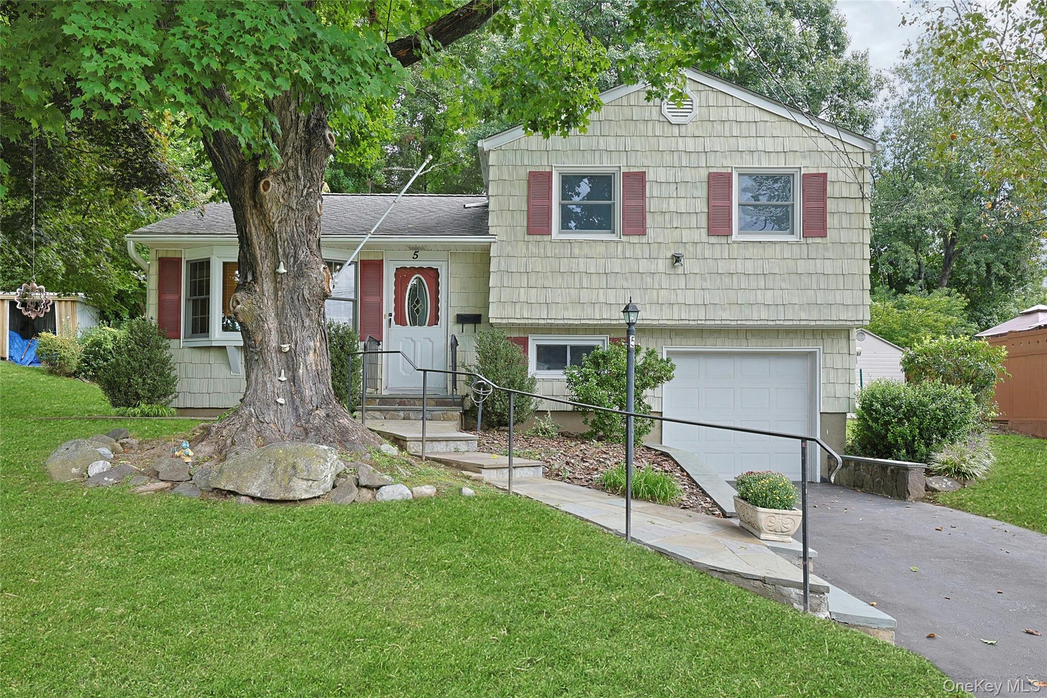 5 Seward Court Property Photo 1