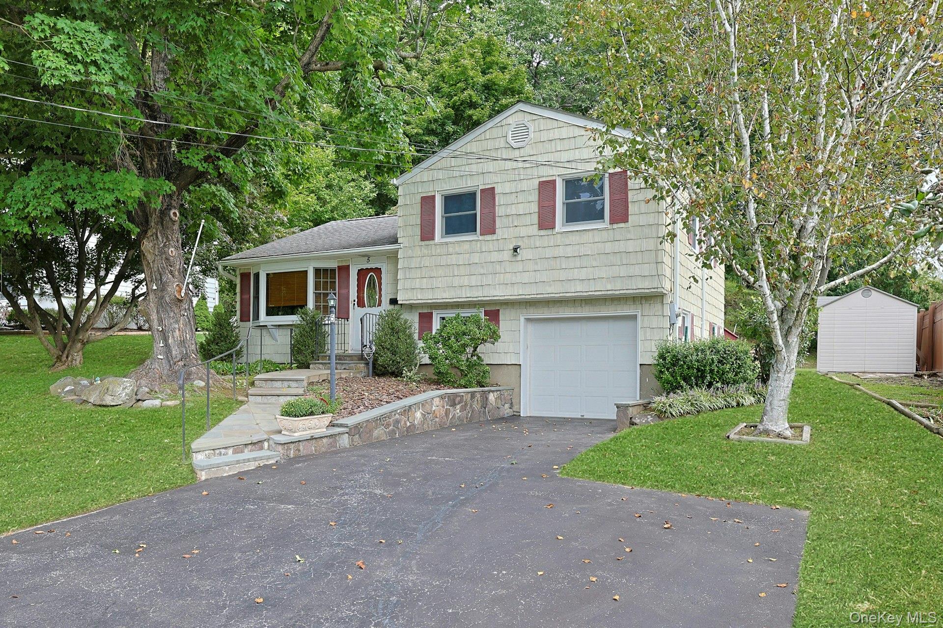 5 Seward Court Property Photo 2