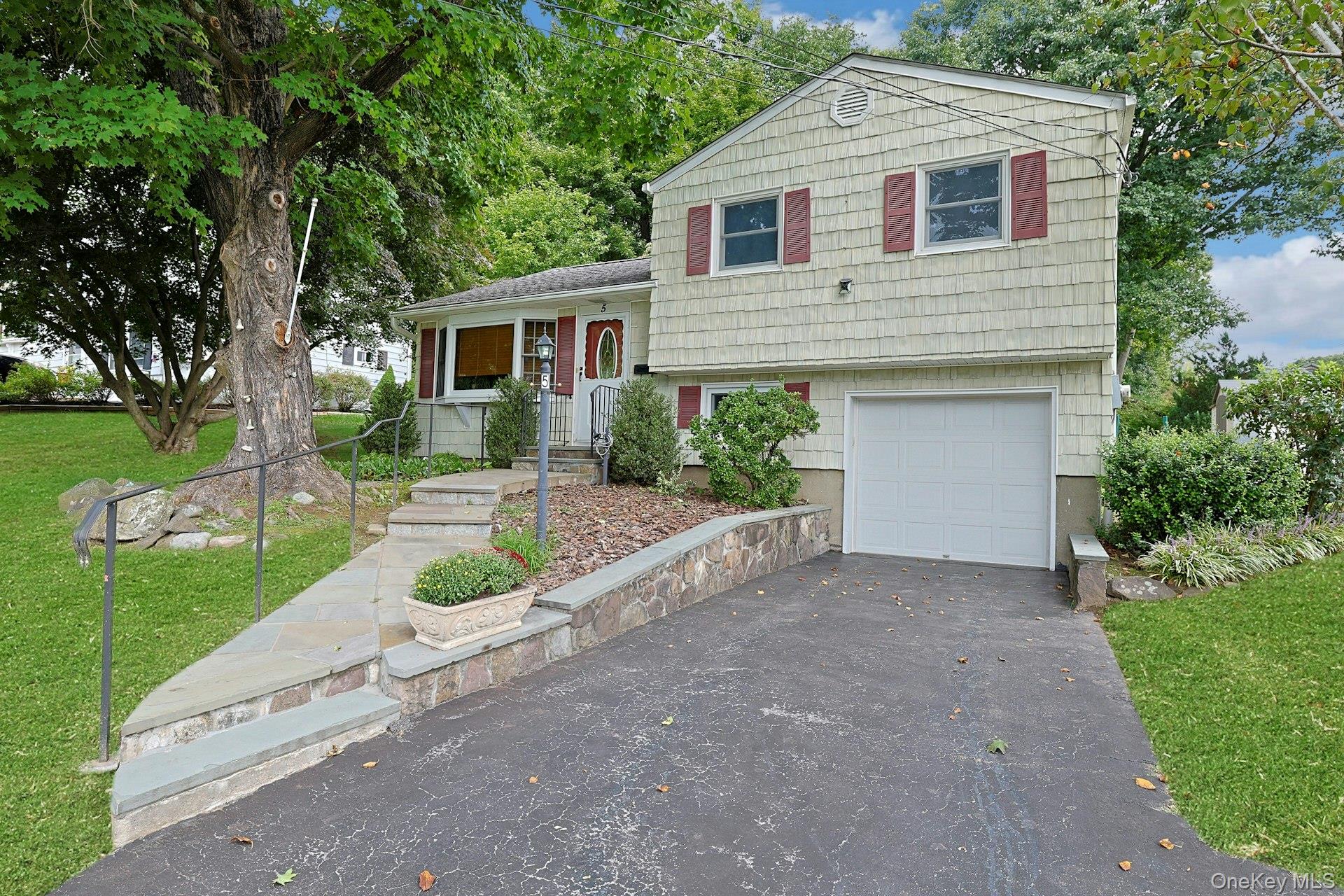 5 Seward Court Property Photo 4