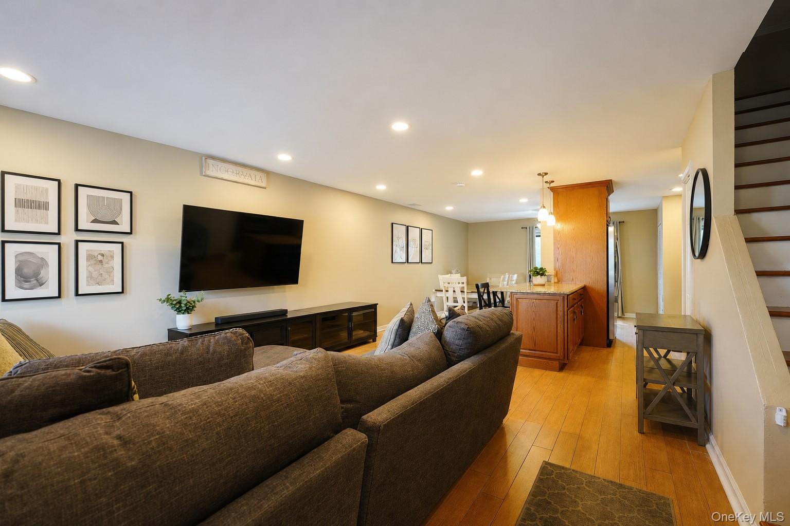 30 Hemlock Court Property Photo 3