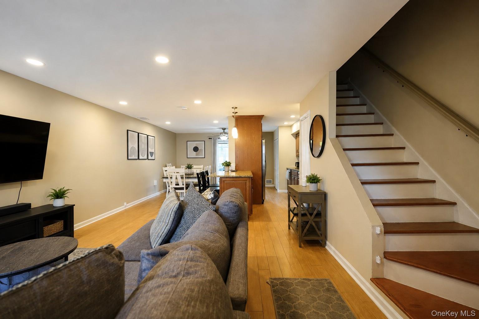 30 Hemlock Court Property Photo 4