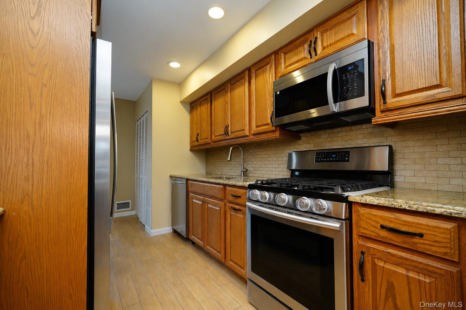 30 Hemlock Court Property Photo 11